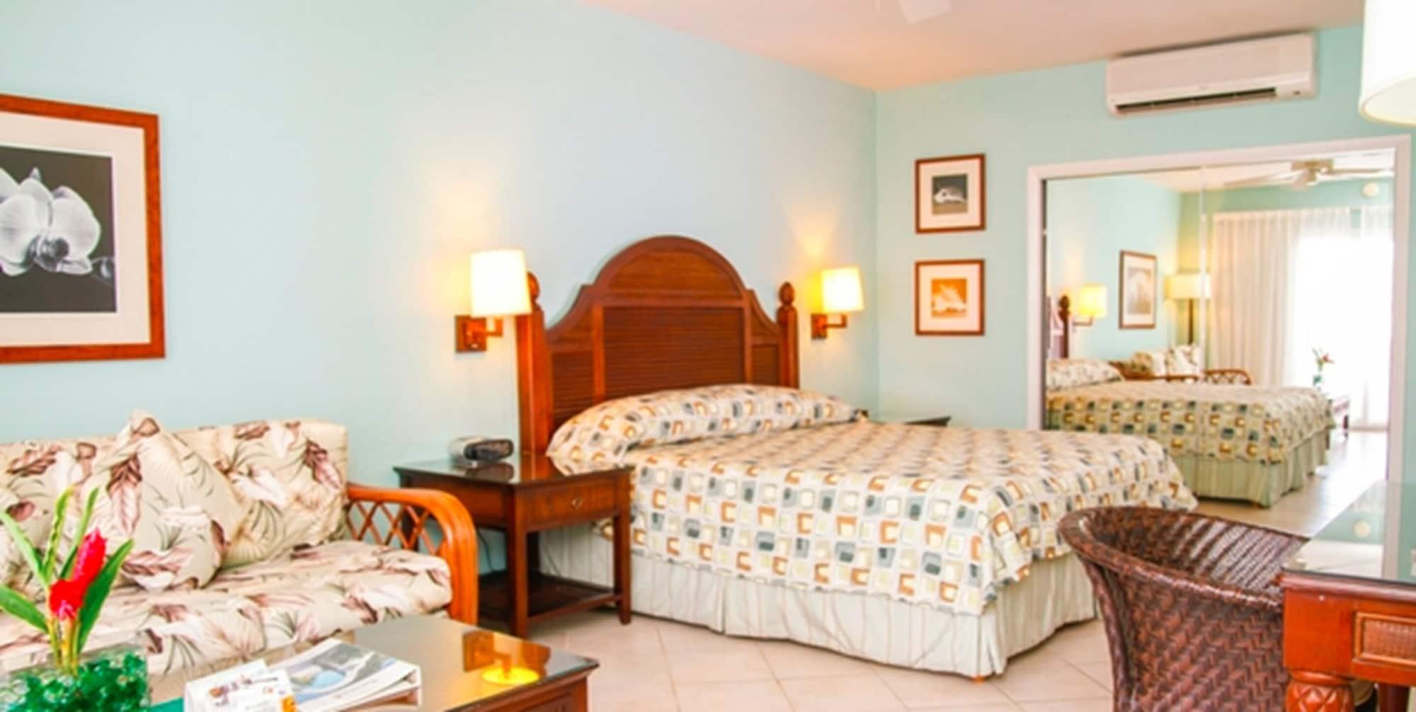 Trade Winds Hotel Dickenson Bay エクステリア 写真