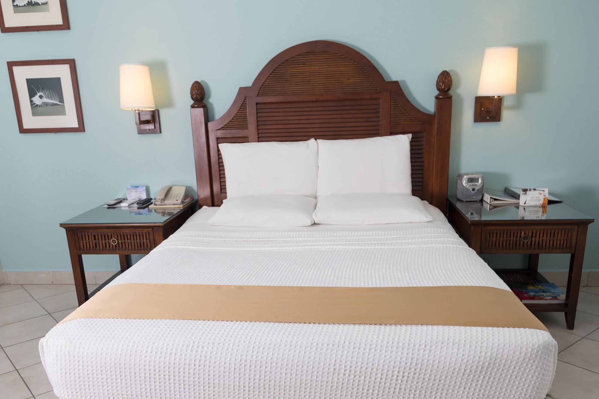 Trade Winds Hotel Dickenson Bay エクステリア 写真