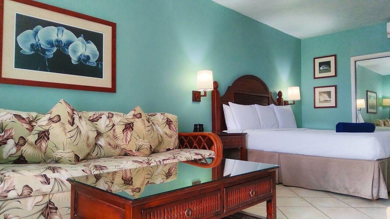 Trade Winds Hotel Dickenson Bay エクステリア 写真