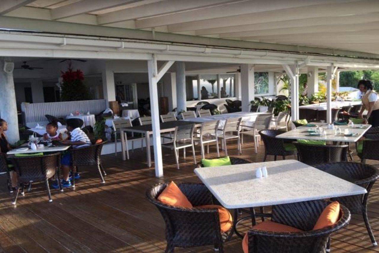 Trade Winds Hotel Dickenson Bay エクステリア 写真