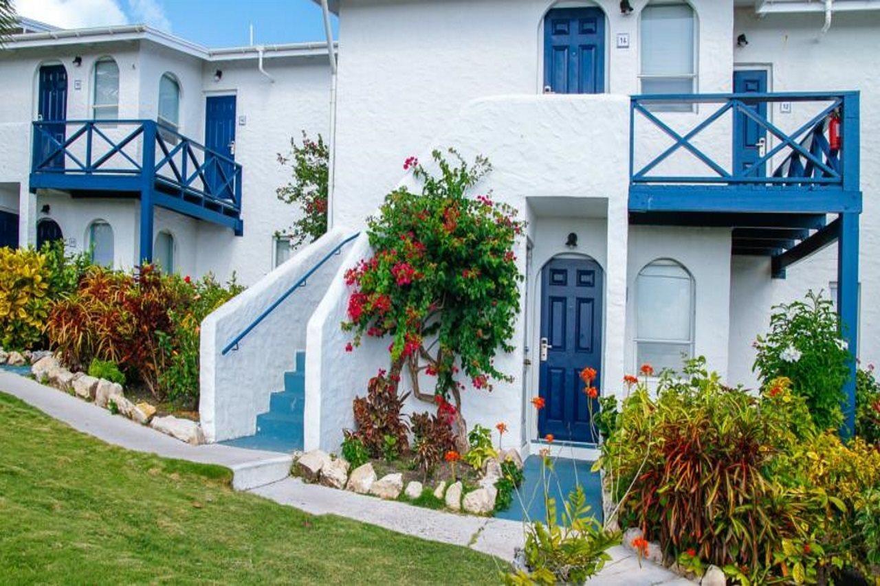 Trade Winds Hotel Dickenson Bay エクステリア 写真