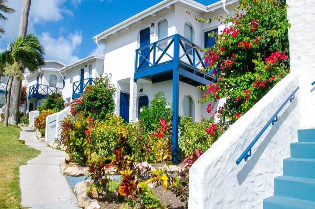 Trade Winds Hotel Dickenson Bay エクステリア 写真