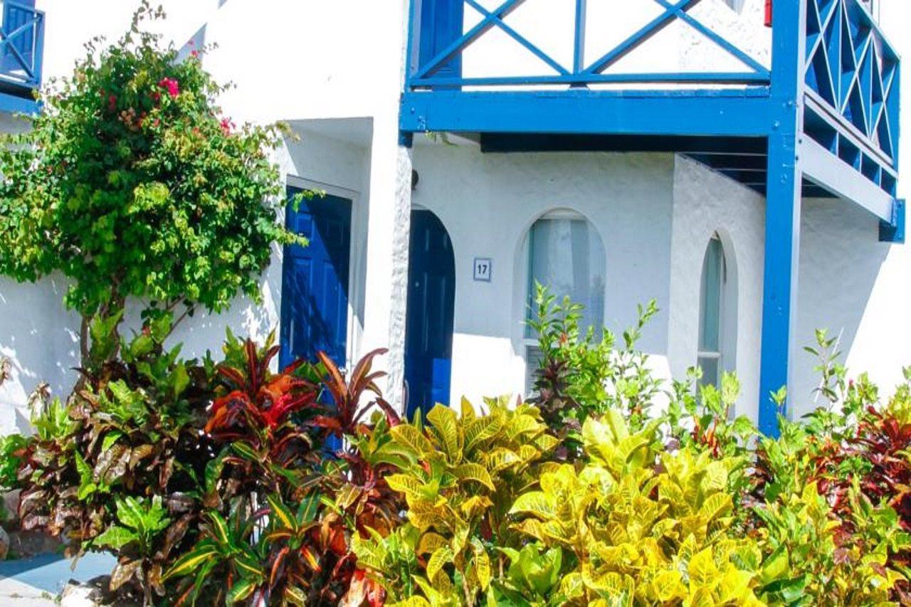 Trade Winds Hotel Dickenson Bay エクステリア 写真