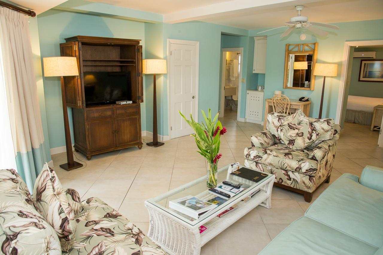 Trade Winds Hotel Dickenson Bay エクステリア 写真