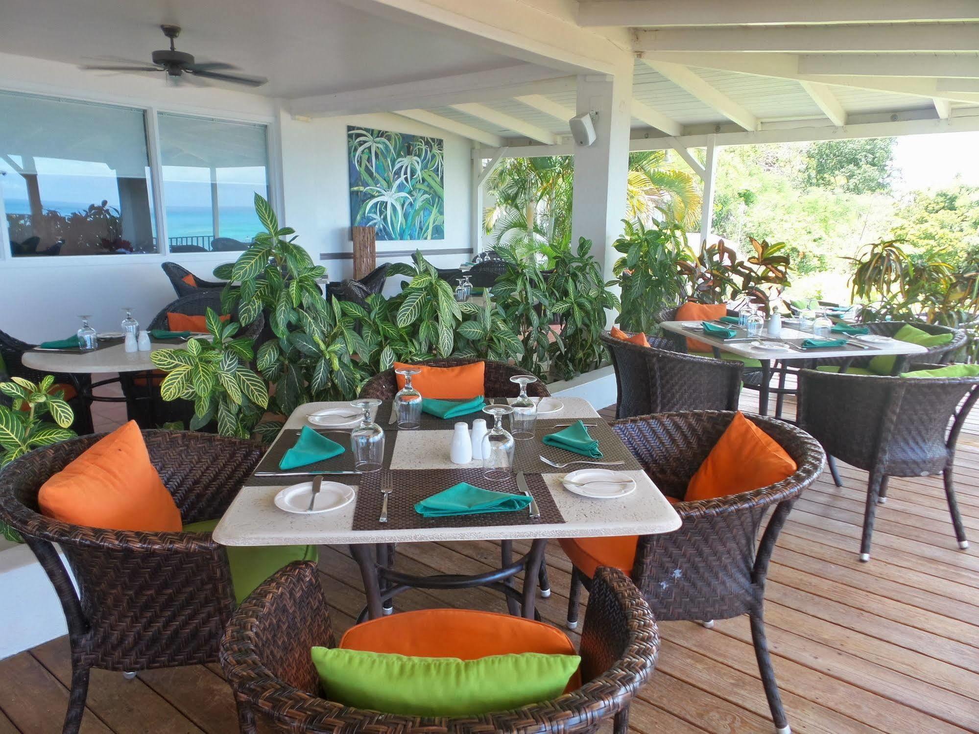 Trade Winds Hotel Dickenson Bay エクステリア 写真