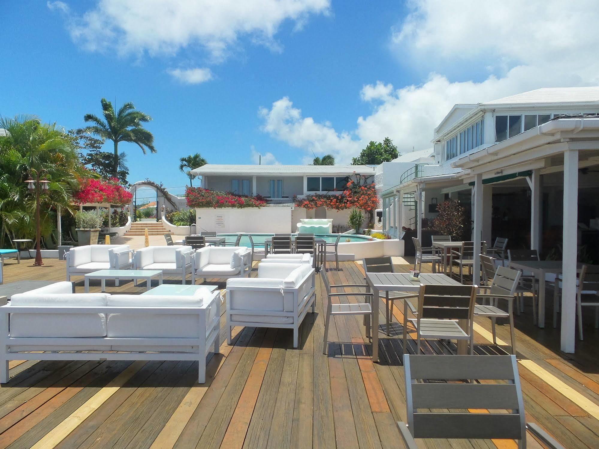 Trade Winds Hotel Dickenson Bay エクステリア 写真